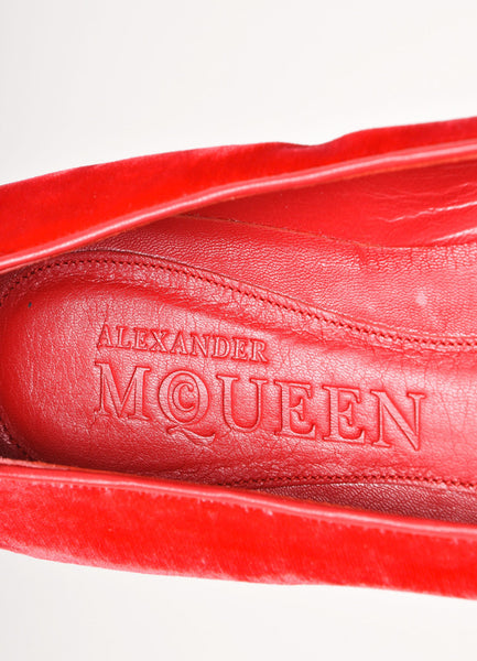 New In Box Red Velvet Skull Embroidered Loafer Flats